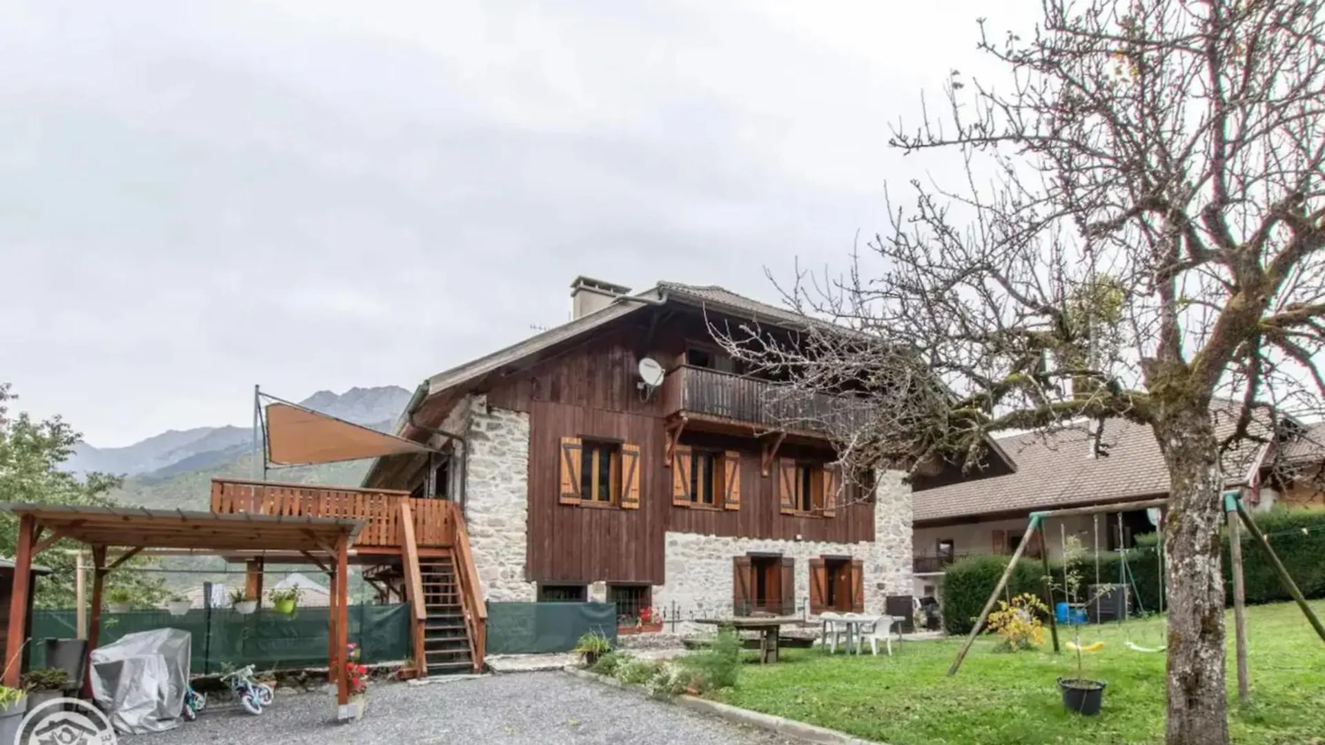 Gites Chapo Julo Giez 0*,  France