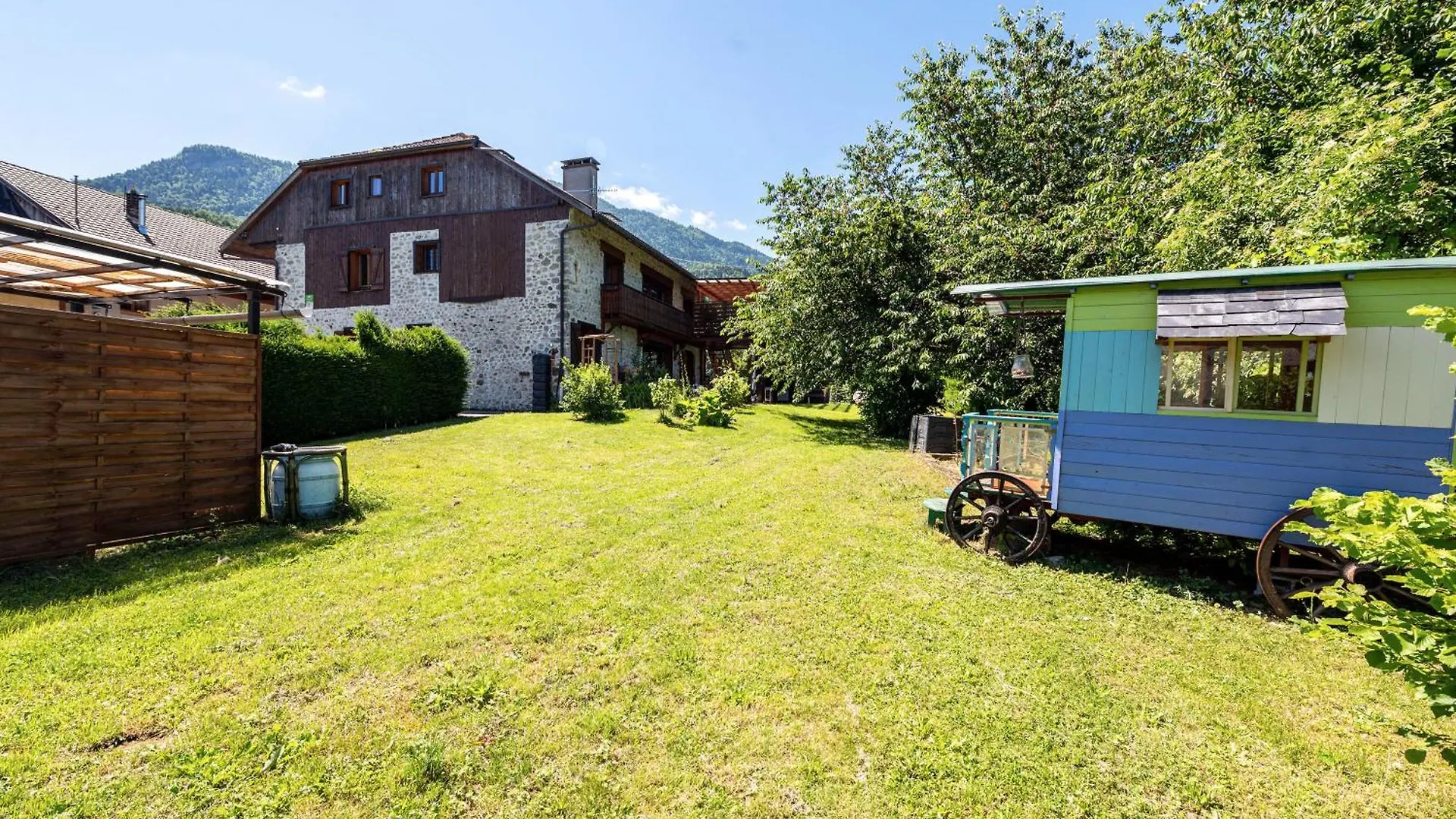 Gites Chapo Julo Giez Apartment
